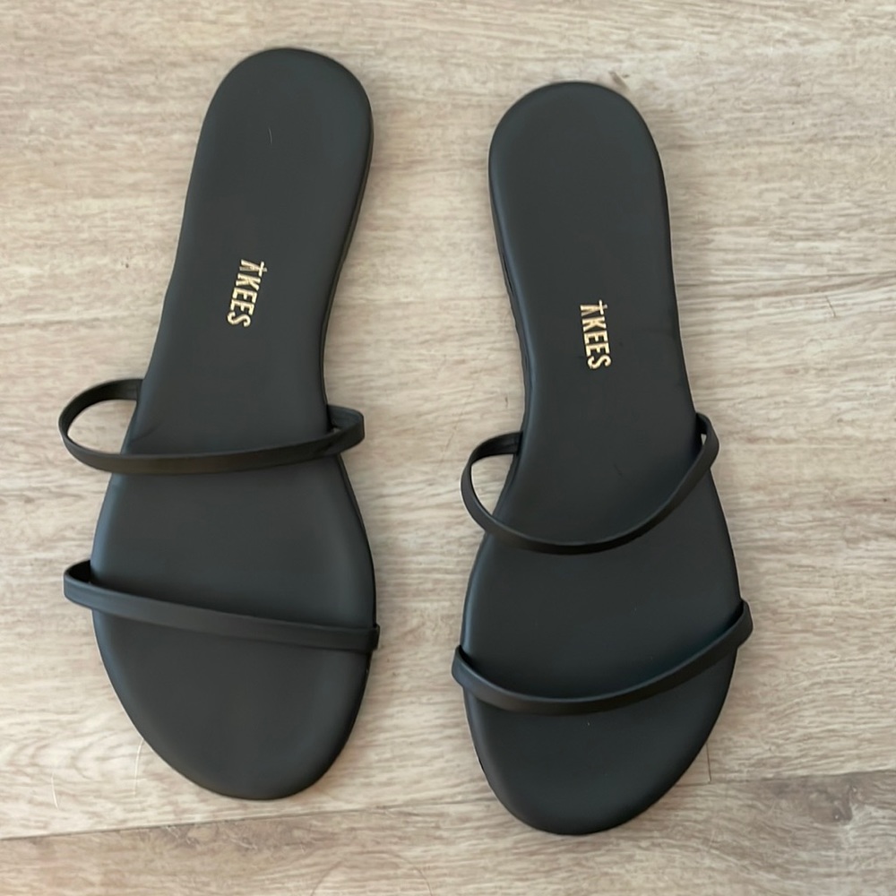 Tkees - size 9 sandals